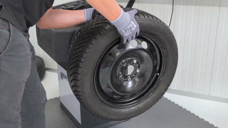 Mechanical vs Pneumatic Clamping – What's the Difference