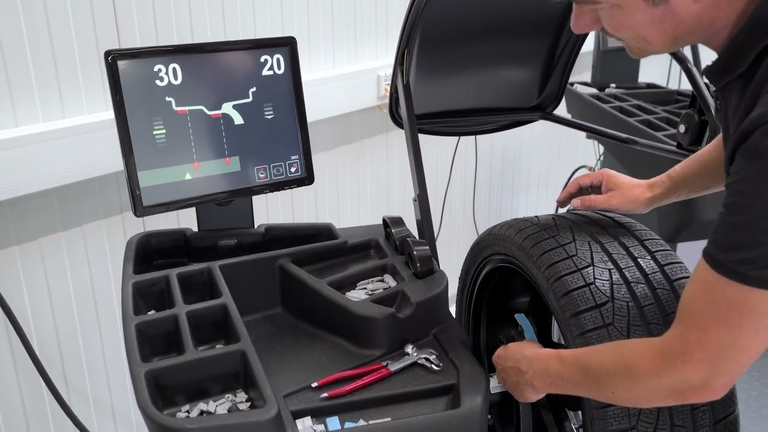 Precise Weight Placement – How to Use the Line Laser Correctly