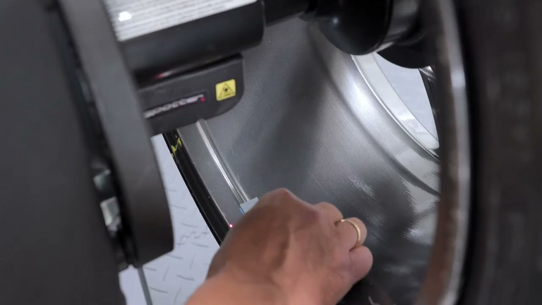 Line Laser vs Point Laser – What's the Difference
